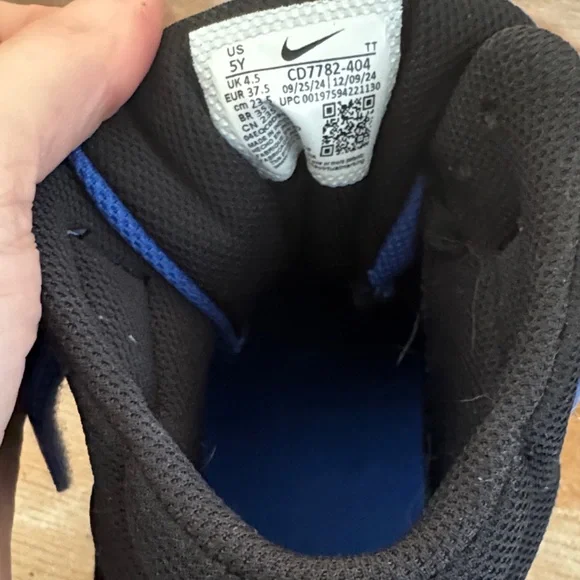 Nike Kids Black and Blue High-Top Sneakers - like new- size 5 youth - Picture 7 of 8